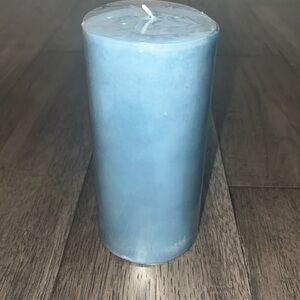 NWT freshwater lilac scented candle